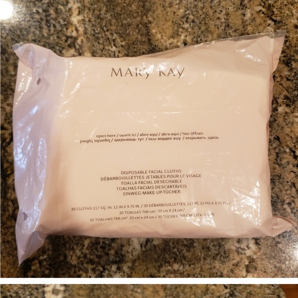 Mary Kay Accessories - 🌸🌸🌸🌸Mary Kay Disposable Facial Cloths - Pale Pink Pack